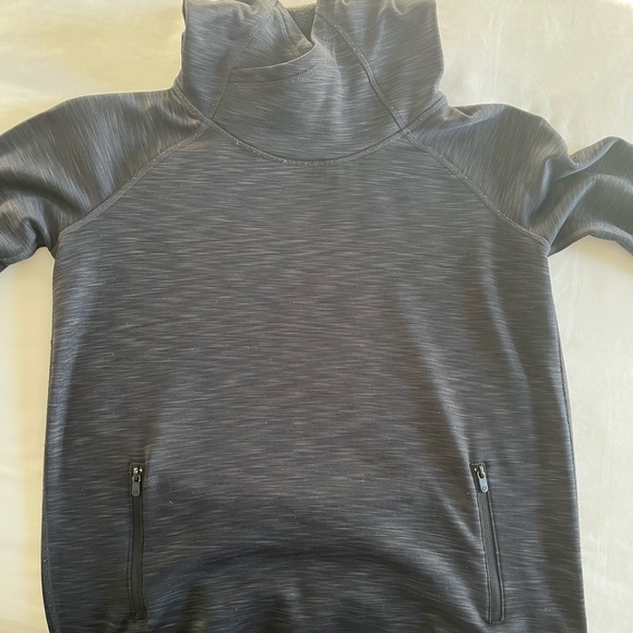 Gap fit hooded t shirt - Picture 6 of 6